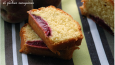 Quatre quart à la poudre d'amande et pêche sanguine