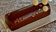 Buche fève, Tonka,  cassis et chocolat