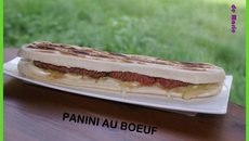 Panini au bœuf et aux oignons