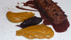 Pavé de canard et son chutney cerises, mousseline de butternut au pain d'épices, sauce cacao