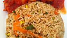 Riz cantonnais et crevettes en sauce