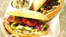 Pain-Bagnat aux  rillettes et  lard grillé