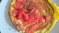 Omelette à la tomate