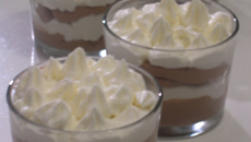 Duo de mousse au chocolat blanc et noir