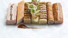 Carré de porcelet rôti laqué, la poitrine fondante