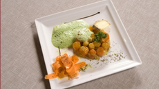 Tartelettes de carottes nouvelles à la tomme de savoie et sa crème verte