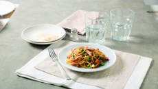 Spaghetti 5 céréales aux légumes colorés et poulet rôti