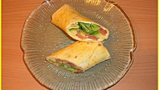 Wraps au saumon fumé, avocat et Carré frais aux baies roses