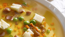 Bouillon de pommes de terre à la tomme de Savoie fermière