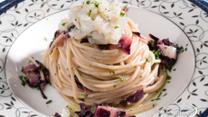 Spaghetti au radicchio et tartare de crevettes
