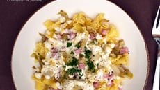 Pâtes corolles aux chicons et miel, sauce au brie