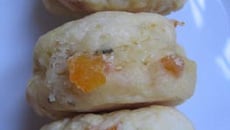 Scones apéritif au crottin de chèvre et aux abricots secs