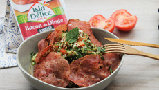 Taboulé de quinoa aux légumes croquants et Bacon de Dinde à poêler Isla Délice