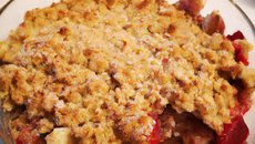 Crumble de pommes, rhubarbe et banane