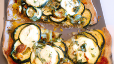 Pizza végétarienne aux courgettes