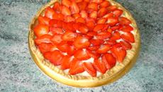 Tarte aux fraises, crème semi-mousseline et caviar de vanille