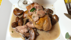 Chapon aux cèpes et riesling