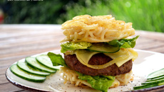 Burger aux nouilles japonaises (ramen burger)