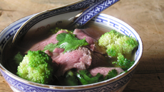 Consommé Thaï au bœuf et aux brocoli