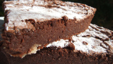 Gâteau au chocolat moelleux avec noix de coco râpée