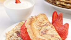 Crêpes aux céréales muesli et fraises