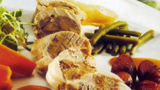 Suprême de pintade farci aux châtaignes, braisée de petits légumes