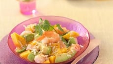 Salade de crevettes, mangue, avocat et noix de coco