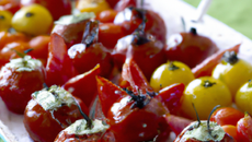 Tomates cerises farcies variées pour apéritif léger