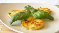 Croquettes de polenta au Cantal et basilic