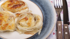 Petits feuilletés au jambon de Parme et Emmental