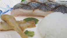 Filet de bar du bassin d'Arcachon et risotto aux herbes, citron vert et piment d'espelette