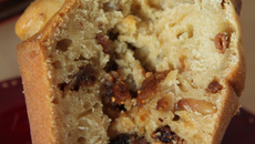 Petits gâteaux moelleux aux figues et pignons de pin parfumés à l'huile d'olive