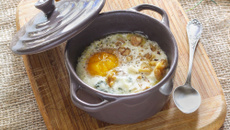 Œuf cocotte au roquefort et noix