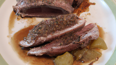 Canard farci au poivre vert