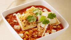 Risotto de blanc de seiche, jus de tomate et Pouligny Saint Pierre, huile vierge de coriandre et amandes grillées