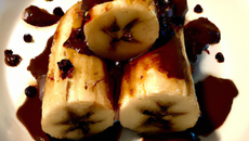 Nems de banane, sauce chocolat