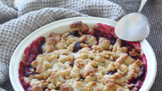Crumble aux quetsches et aux pignons de pin