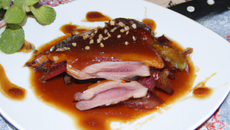 Canard laqué badigeonné au miel