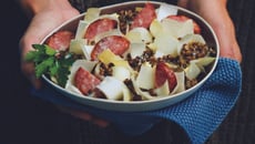 Salade de perles tiède à la saucisse de Morteau