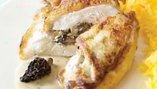 Suprêmes de poulet  aux champignons et sauce aux morilles