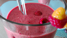 Smoothie framboises et fruits exotiques