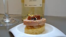 Bouchée apéritive au foie gras du Gers, confiture d'ail blanc de Lomagne sur fine tranche moelleuse au thym