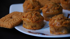 Fondants aux pommes, sirop de Liège et croustillant de speculoos
