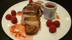 Magret de canard aux framboises
