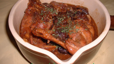 Lapin grand-mère aux pruneaux