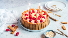 Entremets framboise noix de coco & crêpes dentelle nature