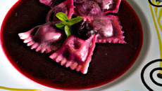 Raviolis à la farce papillonnante au jus de cerise