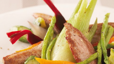 Aiguillettes de canard aux minis légumes confits