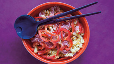 Salades de pâtes fraîch'attitude au poivron et au jambon cru