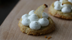 Sablés au Roquefort, sa Chantilly et sa Chips de Poire